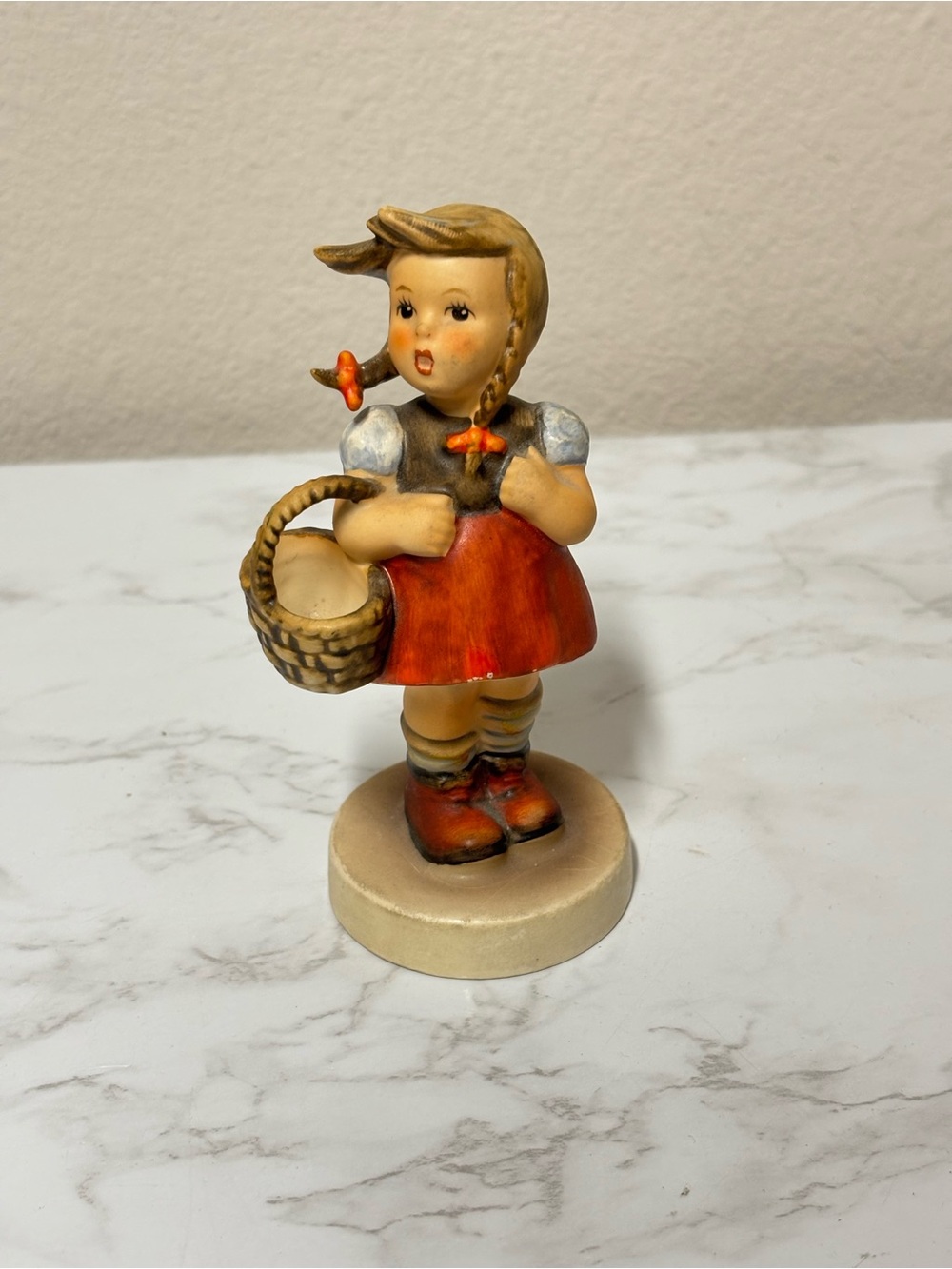 Hummel Goebel 96 Figurine